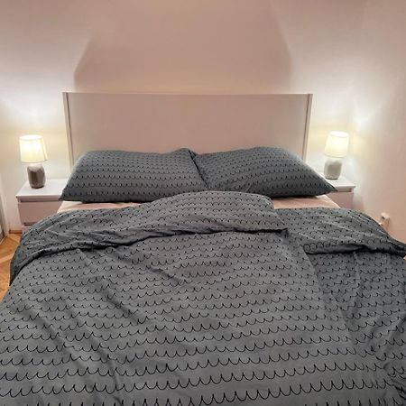 Stylish Flat In City Centre Братислава Екстер'єр фото