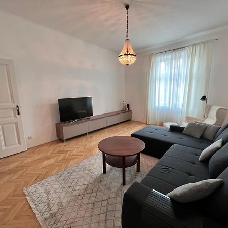Stylish Flat In City Centre Братислава Екстер'єр фото