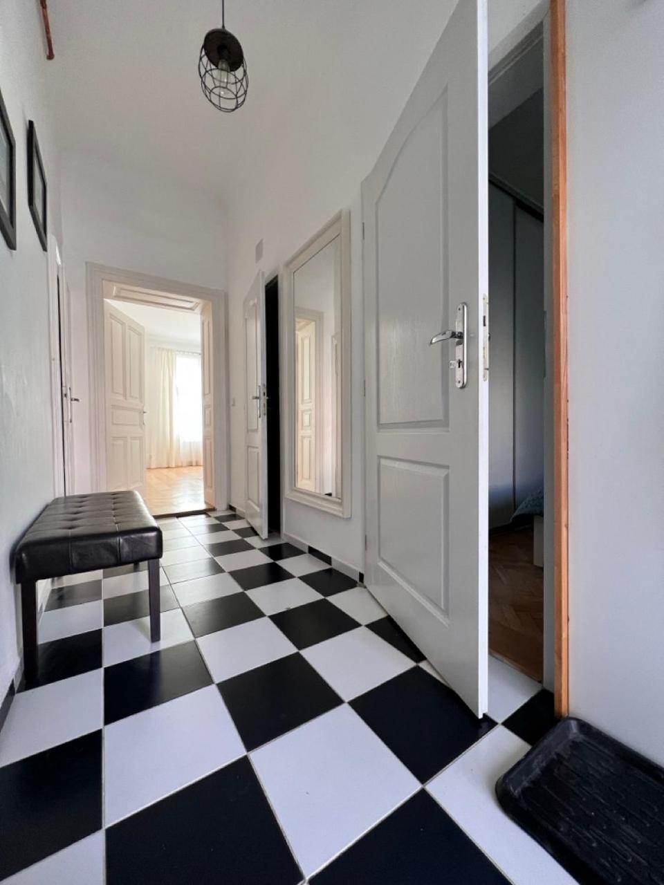 Stylish Flat In City Centre Братислава Екстер'єр фото