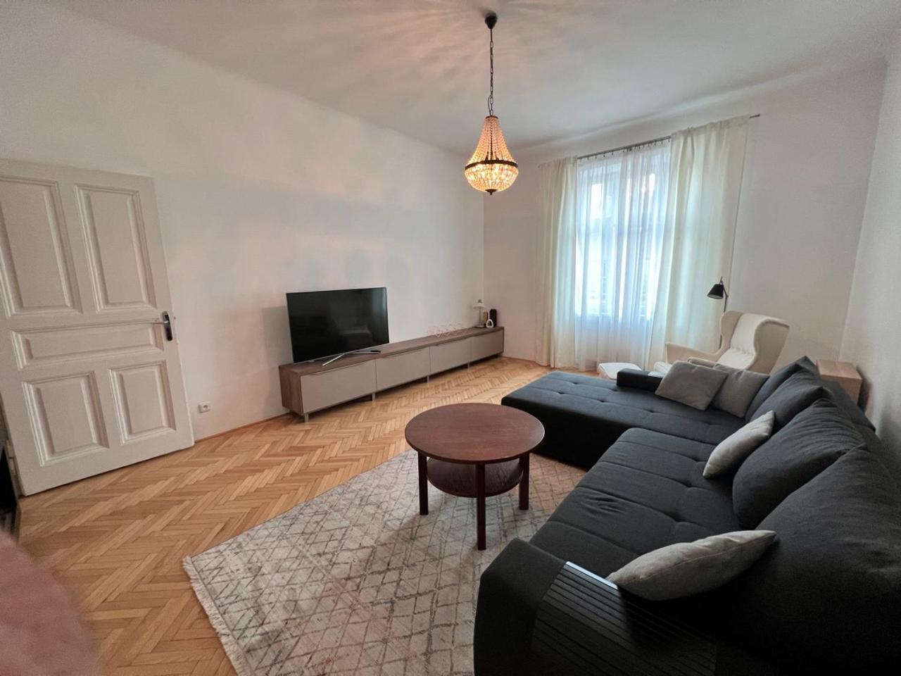 Stylish Flat In City Centre Братислава Екстер'єр фото
