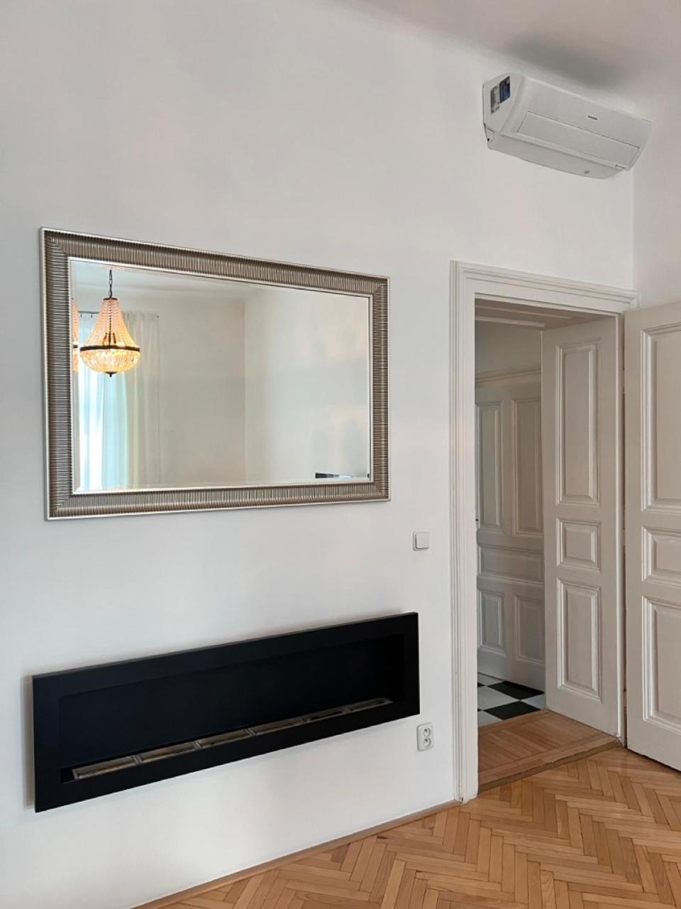 Stylish Flat In City Centre Братислава Екстер'єр фото